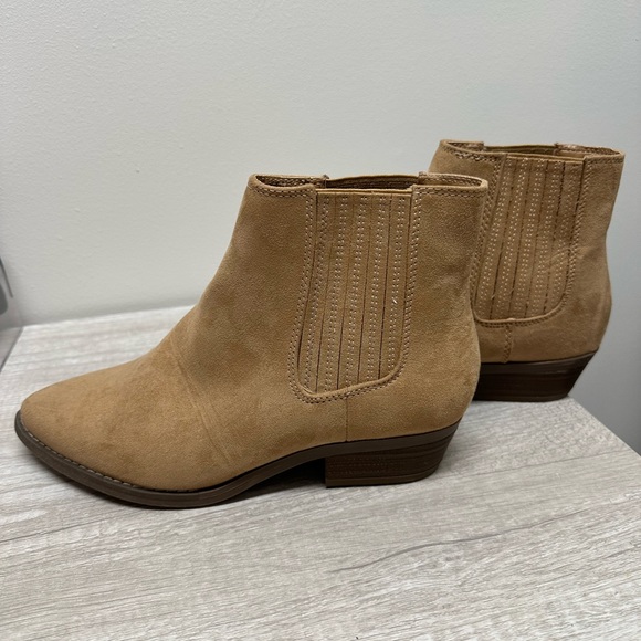 Universal Threads - Women’s Brown - Tan Ankle Boots Booties SZ 8 - Picture 3 of 7